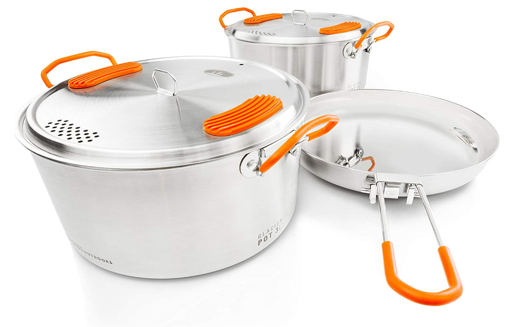 Graphic of nesting pots and pans that are perfect for a teardrop trailer.