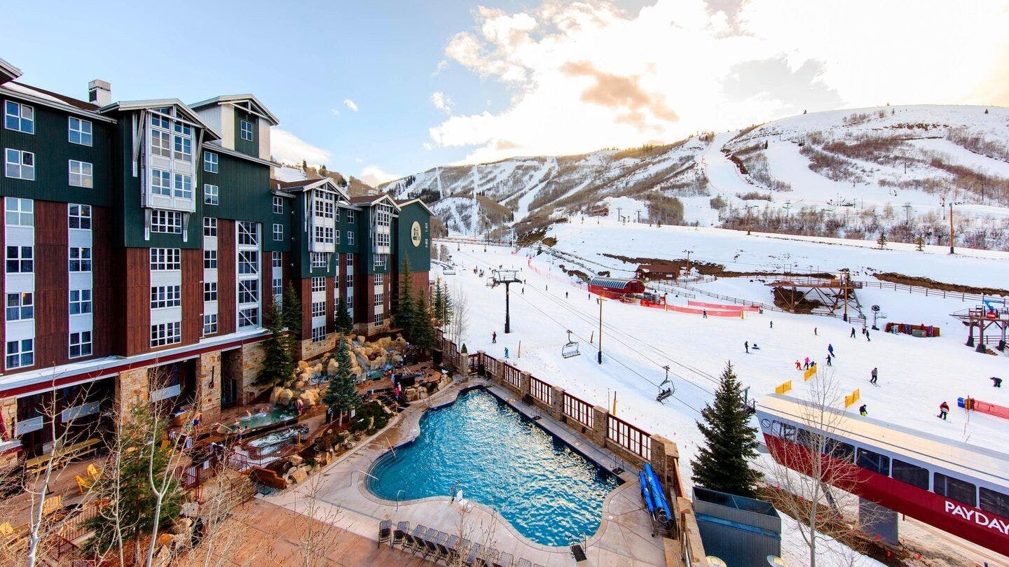 Marriott Mountainside's pool and hotel accomadations